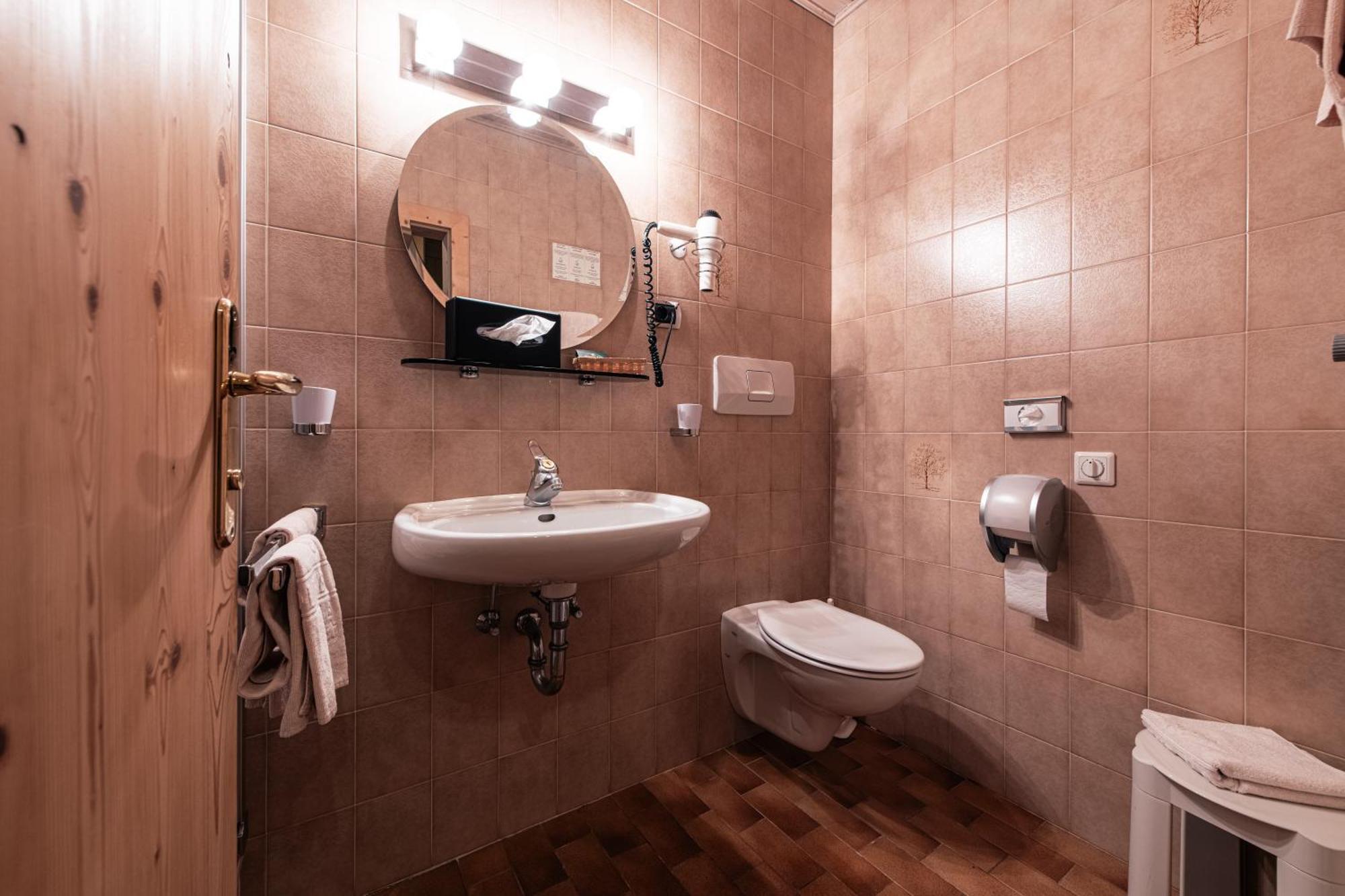 Hotel Goldene Rose Monguelfo-Tesido / Welsberg-Taisten Luaran gambar